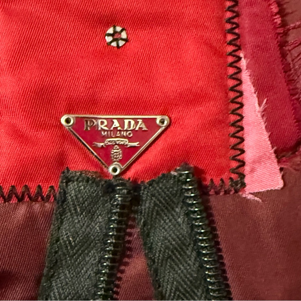 💎AUTHENTIC PRADA  (RARE ) BURGUNDY ROBOT NYLON TOTE BAG💎 - Picture 4 of 16